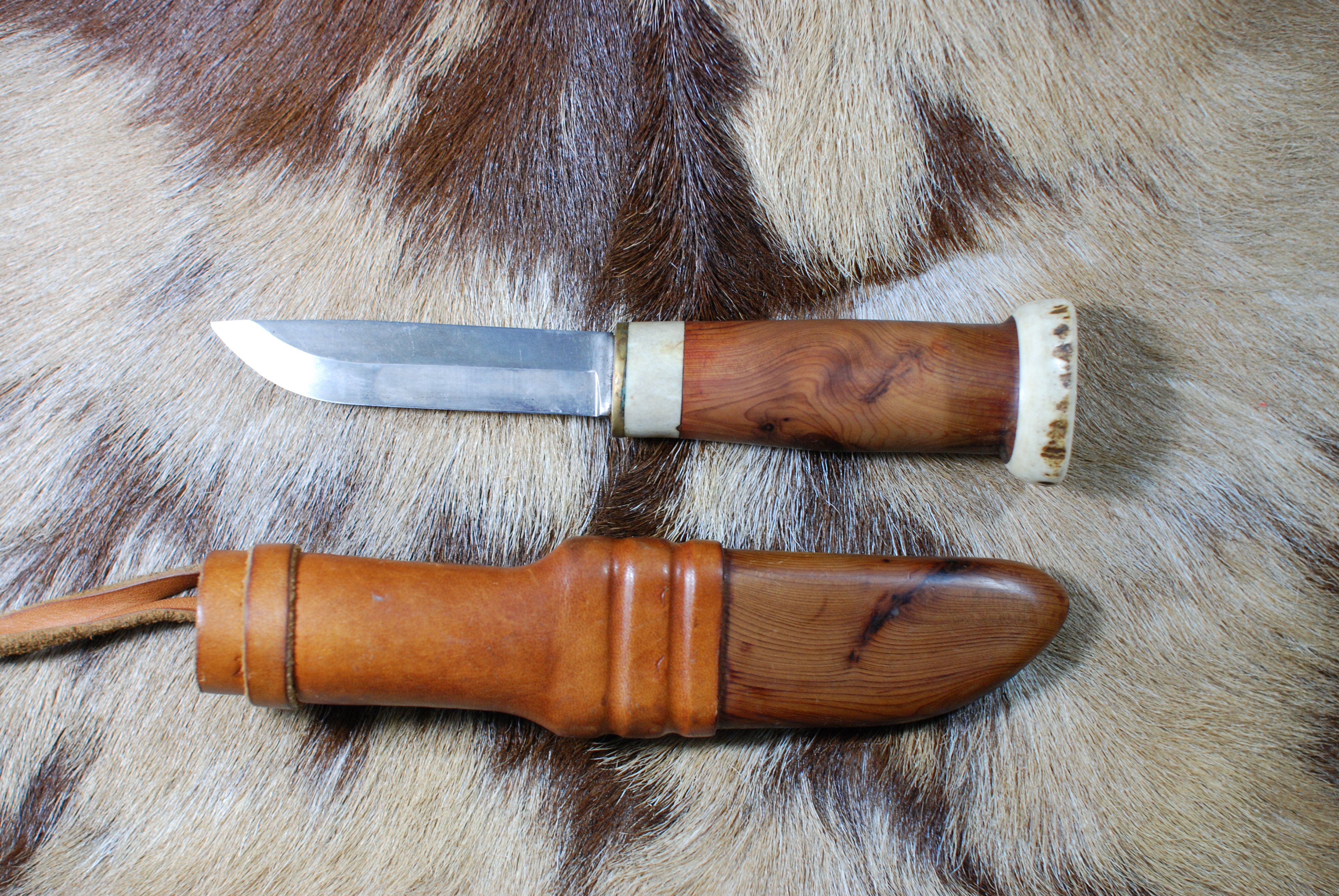 [Jagdmesser im nordischen Stil]
